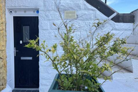ENTRANCE  PORCH