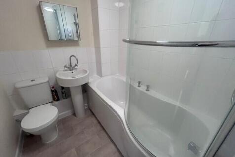9 - Bathroom.jpg