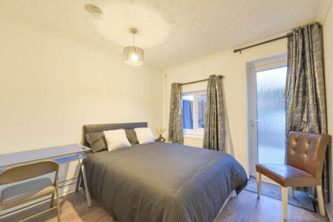 9 pond croft bedroom1.jpeg