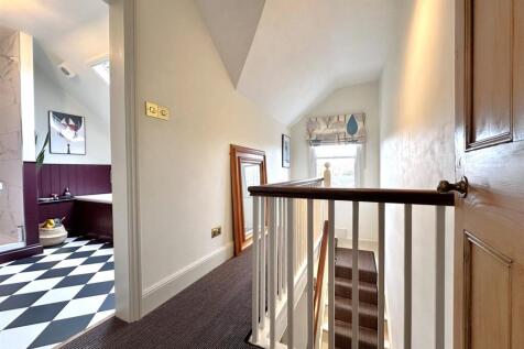 Third Floor Landing 690