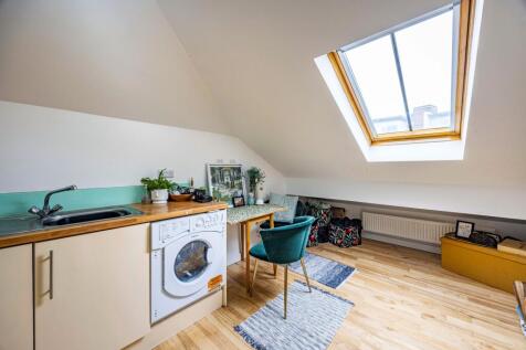 Kitchen &amp; Living Area