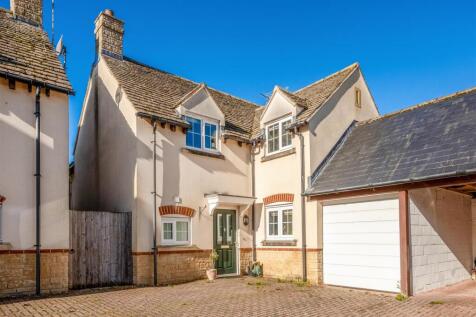 7 Crossways Court 2678-1.jpg