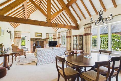 Stunning Spacious Lounge / Dining Room