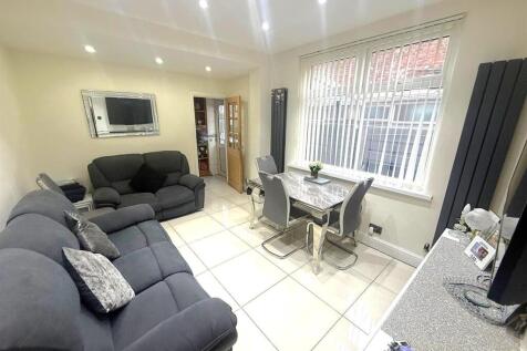 WhatsApp Image 2025-12-10 at 15.21.391.jpeg