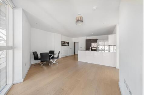 2-bed flat on River Gardens Walk London SE10, £2,450/mo