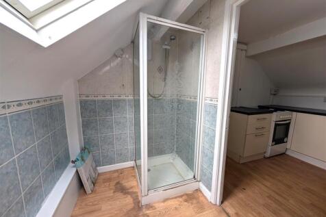bathroom 2.jpg