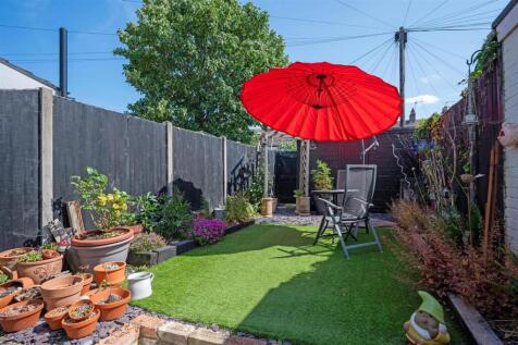 Rear garden-2.jpg