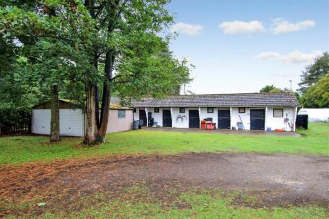 Double Garage &amp; Stables - b.JPG