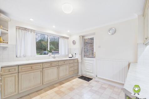 EweMove Estate Agents Basingstoke - Coniston Road