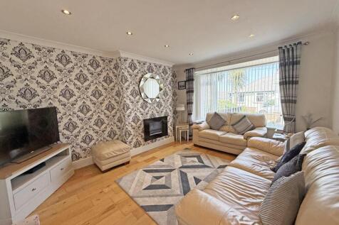 Old Woodlands Road 24 - Lounge Front.jpg