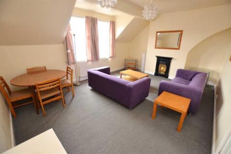 LOUNGE / DINING AREA