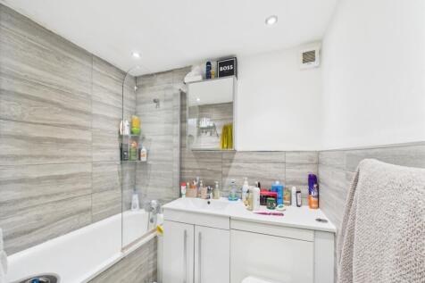 CAM03750G0-PR0065-STILL002