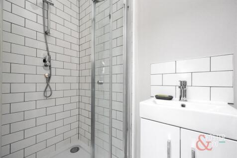 Tredcroft Road, 4-013.jpg