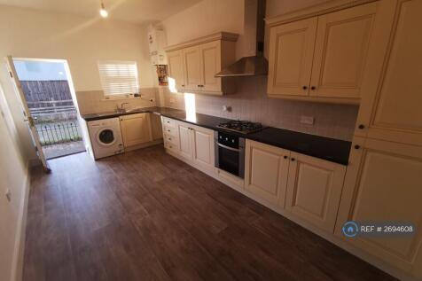 Kitchen Diner Picture 2