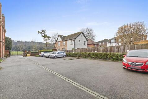Flat 8, Riversdale House, 41, London Rd, HP11 1BN-