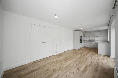 4 bedroom Detached House in Beaminster Avenue, Cottam photo 4