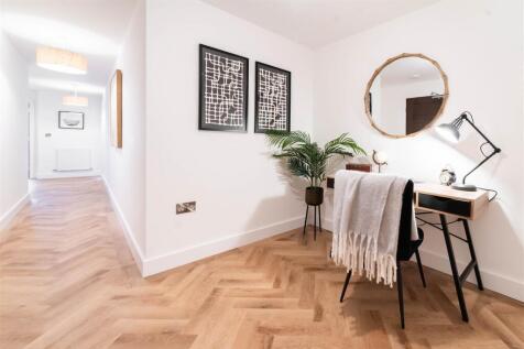 Centurion Apt 18-14.jpg