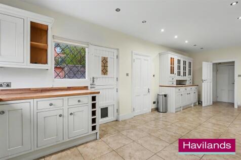 2 Old Park Ridings N21 2EU-13.jpg