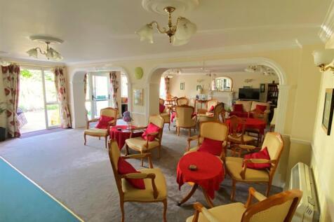 9 Bellview Ct - Residents lounge.jpg