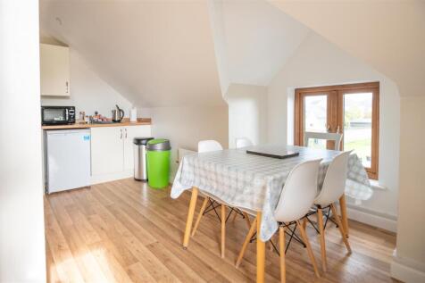 holiday apartment dining room