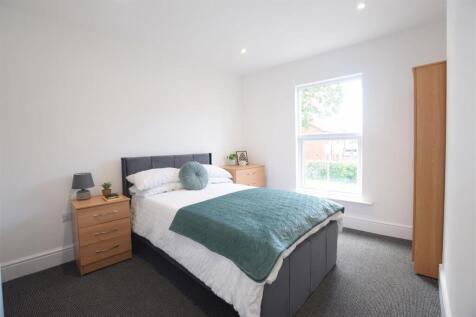 2-bed terraced on 27/28 - Scorer Street- Student En Suite, £1,430/mo