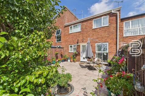 Rear Garden (2).jpg