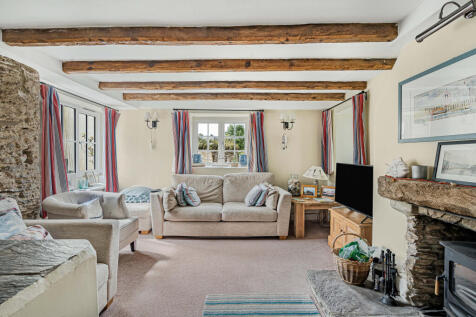 28 Living Room.JPG