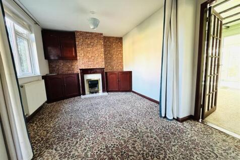 DINING ROOM: