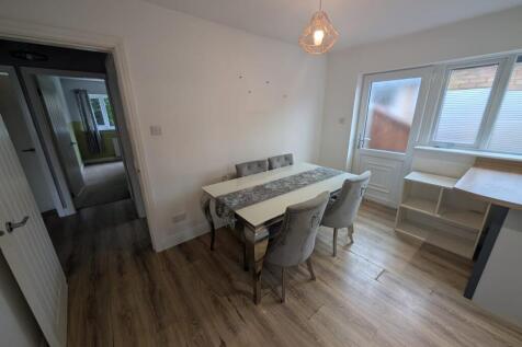 Highfield Avenue, Farington, Lancashire photo 5