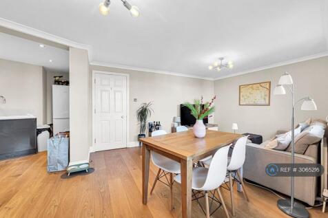 Huntingdon Gardens, London, W4 photo 4