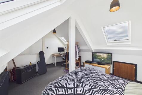 Loft Room 2.jpg