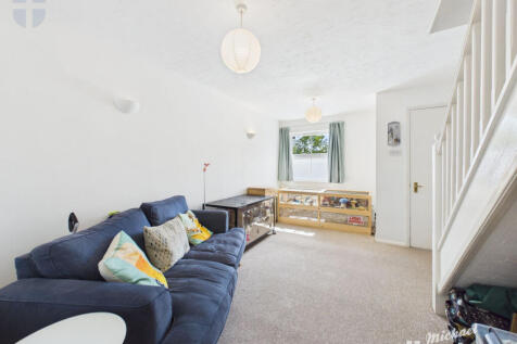 CAM03852G0-PR0742-STILL001