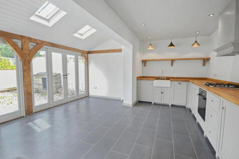 KITCHEN DINING ROOM