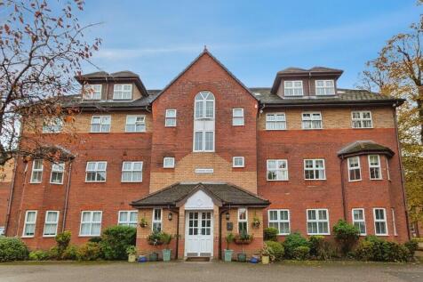 2-bed flat on Wivenhoe House, £975/mo