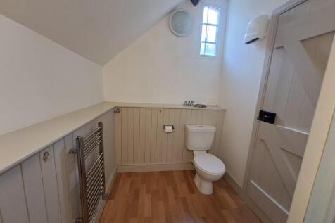 The Cowshed Flat, Moseley Old Hall, Moseley Old Hall Lane, Featherstone, Staffordshire photo 4