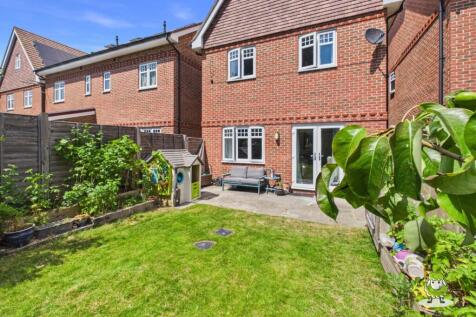 EweMove Estate Agents Basingstoke - 3 Stanton Cour