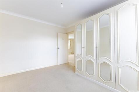 Bedroom 1b.jpg