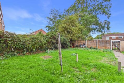 Communal Garden- Mark Stephens EweMove Newmarket a