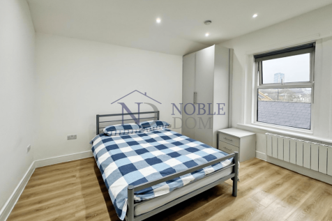 SELF-CONTAINED STUDIO FLAT IN HOUNSLOW