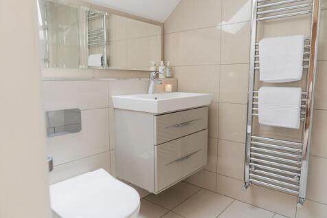Principle Bedroom en-suite with shower