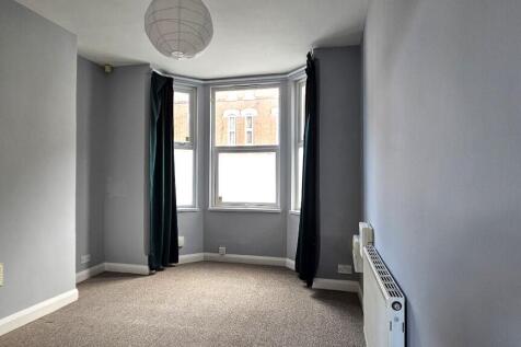 Bed/Living Room
