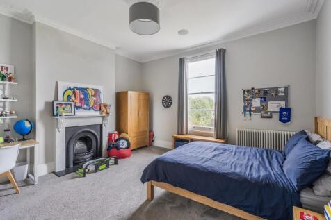 7 bed, 4 bath Detached in Bristol - Photo 13