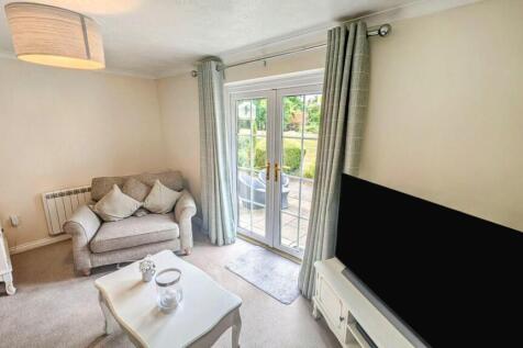 Flat 7 Rockwood House lounge b.jpg