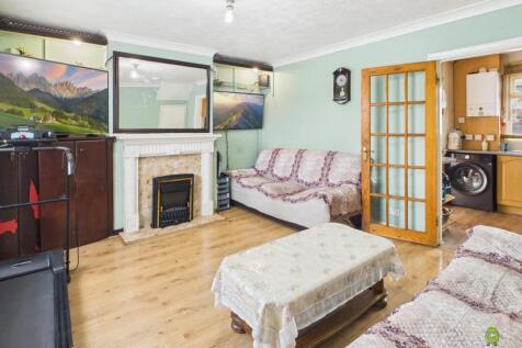 Living Room Presented by James Hillier of Ewemove 