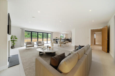 Open Plan Kitchen / Dining / Family Room