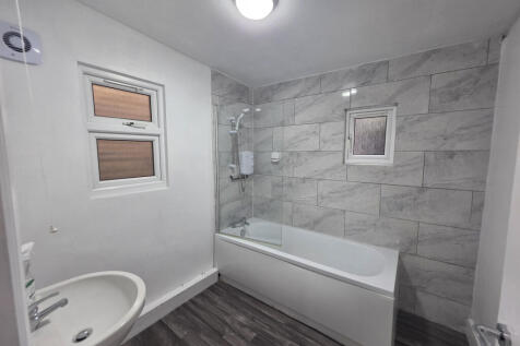 London Road, Romford, RM7 9DJ photo 4