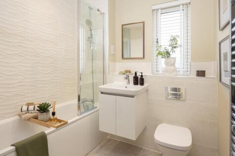 bathroom of house for sale in winchester, hampshire