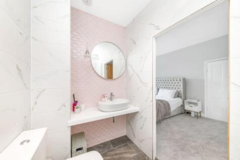 BEDROOM ONE EN-SUITE