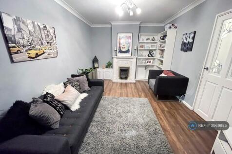 Living Room (1 Of 2)