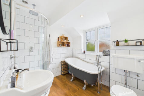 CAM03218G0-PR0606-STILL009